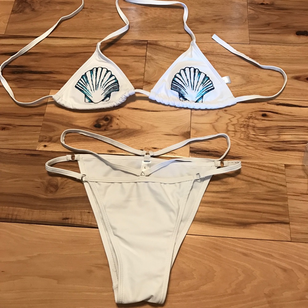 White seashell bikini, L